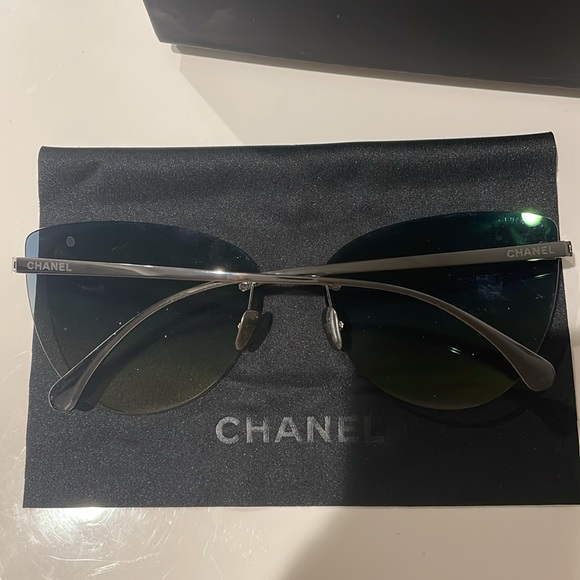 Chanel titanium Sunglasses with gradient lens, butterfly shape. - Picture 6 of 6